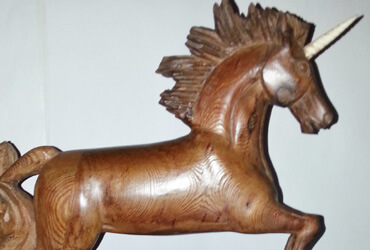 Aurelio Rodríguez - Unicornio. | Dimensiones: 38 cms alto, 38 cms ancho. | Tipo de madera: Alerce. | Precio: $300.000.-