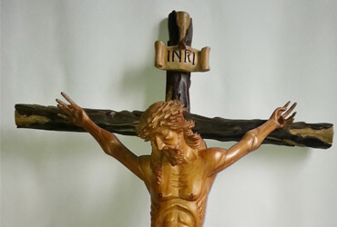 Aurelio Rodríguez - Cristo crucificado. | Dimensiones (cristo) 50 cms alto, 80 cms completo. | Tipo de madera: Raulí. | Precio $1.500.000.-