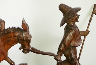 Aurelio Rodríguez - Pregonero con mula y perro. | Dimensiones 39 cms alto, 60 cms largo. | Tipo de madera: Nogal. | Precio $800.000.-